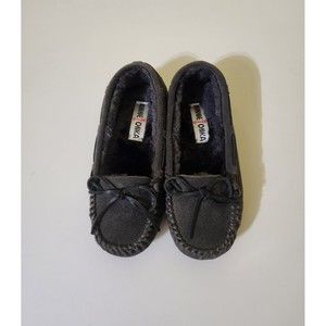 Women's Minnetonka Moccasin Leather Slippers size 6 NWOT